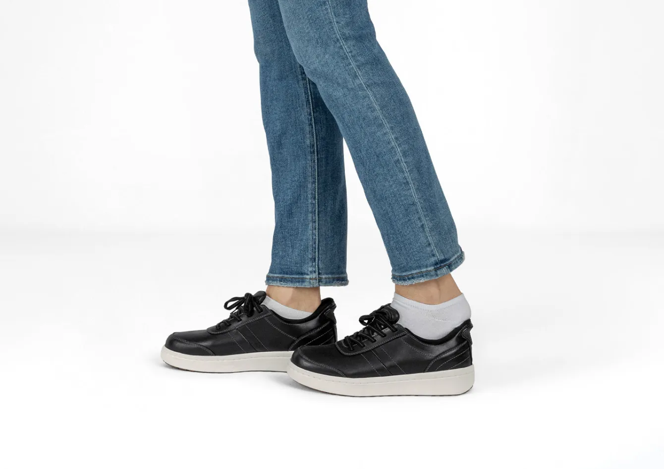 OrthoFeet Sneakers|Casual Shoes<Wander Hands-Free - Black