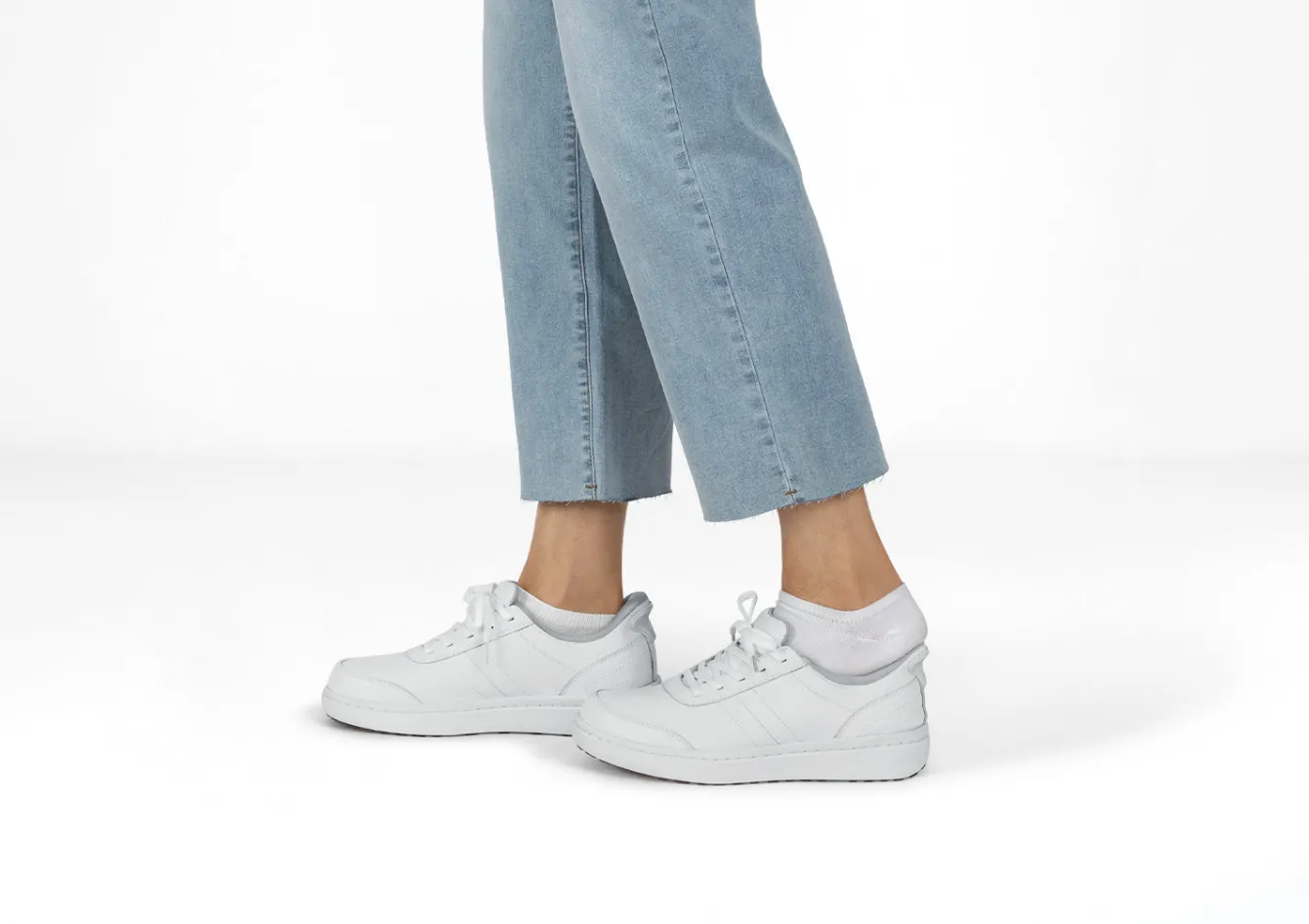 OrthoFeet Sneakers|Casual Shoes<Wander Hands-Free - White